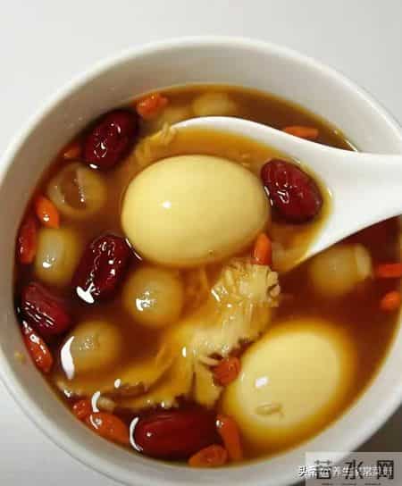 气血不足百病生！医生：少吃红枣花生，多喝3汤，气血双补显年轻