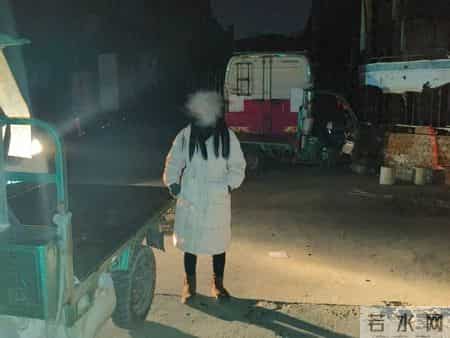 河南一女子疑夜间站街招嫖被当场抓获 律师：招嫖行为违法