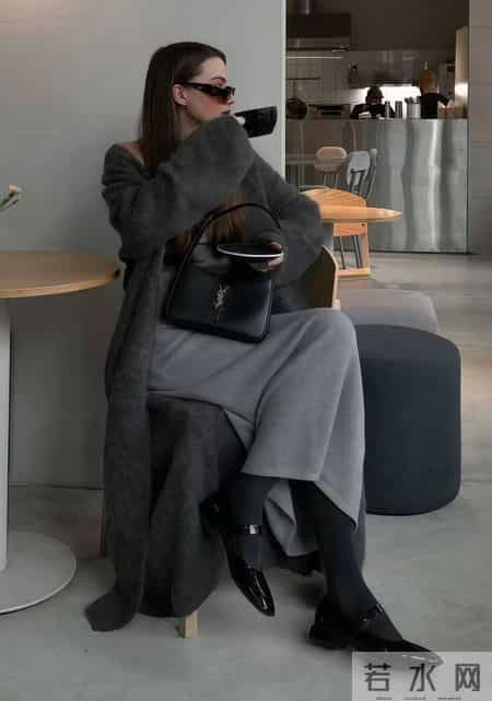 毛衣+半裙，越松弛越高级！