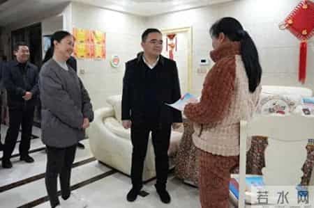 何勇开展烟花爆竹禁燃限放入户宣传