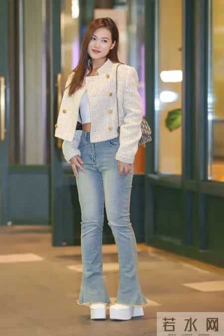 都市女生的穿搭魔法：简单几件衣服，轻轻松松赢很大