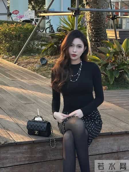 今年流行的厚黑风穿搭，真的超级喜欢！