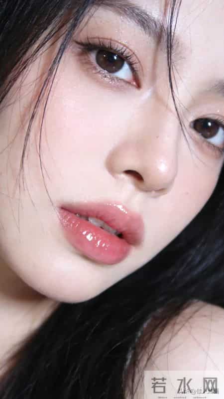 一眼沦陷的温柔！水光粉唇的少女感藏不住了