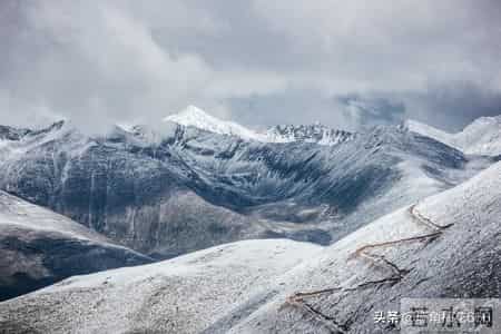 那年春节，一年不来往的小姑送来35元，她转身就走，母亲追了出去