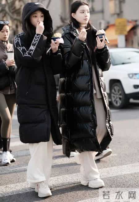 穿羽绒服配什么裤子好看？看杭州、上海街拍就知道：小脚和阔腿的差距大