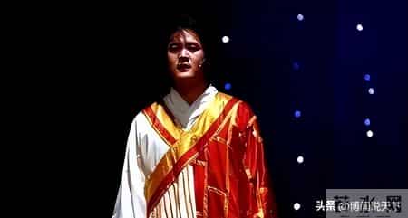 他28岁跳楼身亡,离开前顶楼徘徊3小时,留17字感人遗言告别人间