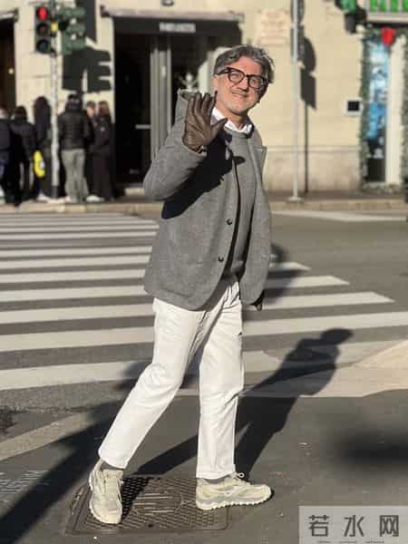 上了年纪的男人，少穿耐克、骆驼，换成这4个中产品牌更时髦