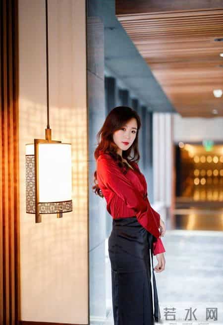 温柔而不失个性的精致女人通勤穿搭，举手投足间从容自信