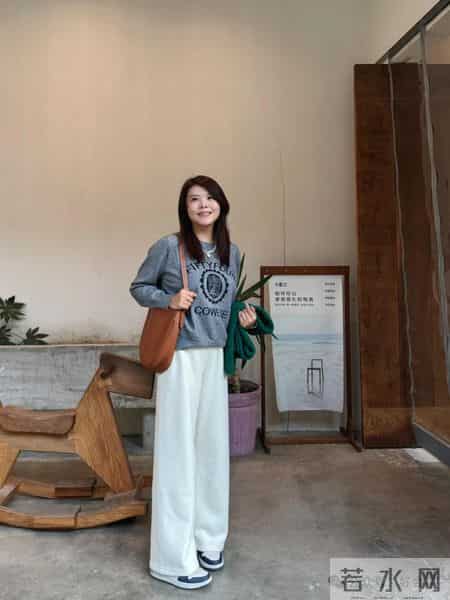 显瘦百搭白裤子每个中年女人必须拥有