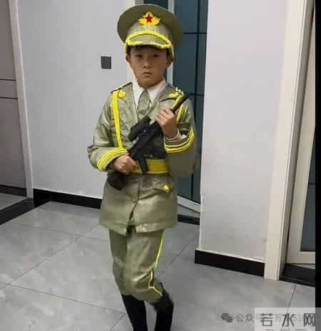 河南一宝妈，因“用银杏叶给儿子做龙袍”火了，网友：卷到马年了