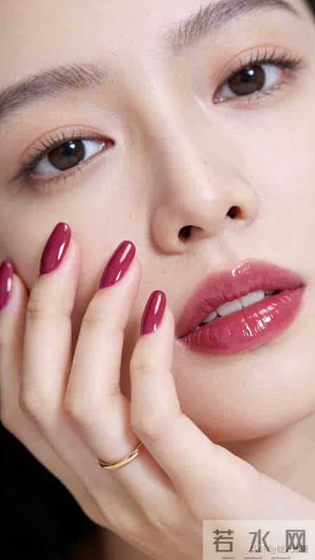 清透妆造+金戒指，这是不是你想要的纯欲感？