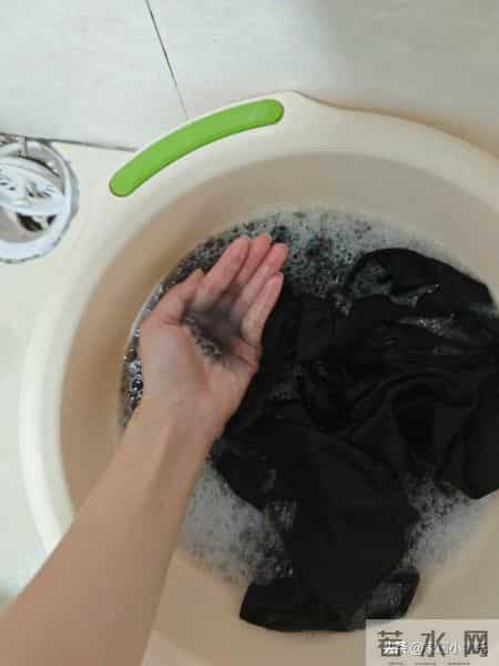 建议大家：别图便宜买“这7种”衣服，看着好看，穿上一言难尽！