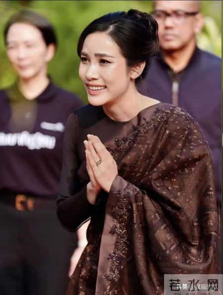 诗妮娜新造型美翻了，穿沙丽360度无死角，印度风体验卡风情万种