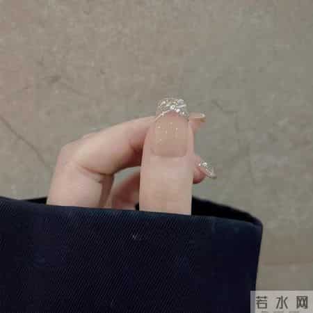 富家千金的本命美甲！碎钻法式边温柔到发光