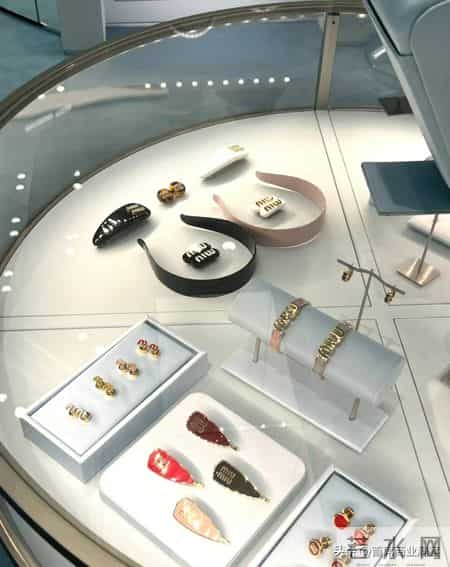 比4万“钻石内裤”更离谱？一条围裙售价15万，又一天价单品诞生