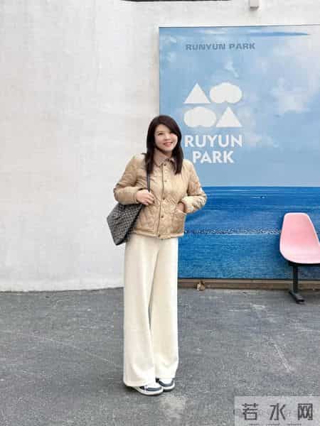 显瘦百搭白裤子每个中年女人必须拥有