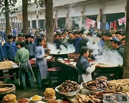 儿子今年48岁还不愿结婚，当晚我把他灌醉，有意撮合他和邻居女儿