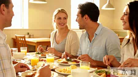 女人想老得慢，早上这三件“傻事”谁做谁后悔！