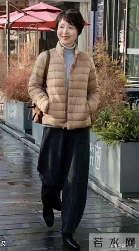 这位奶奶真会保养！63岁穿的像40岁，时尚洋气白搭又减龄值得模仿