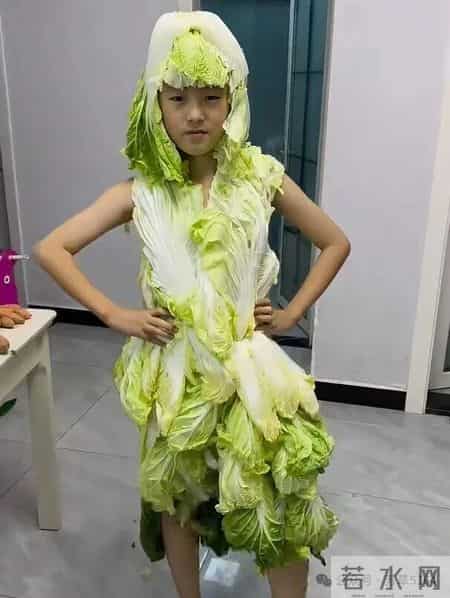 河南一宝妈，因“用银杏叶给儿子做龙袍”火了，网友：卷到马年了