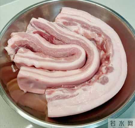 腊八过后,这菜提前做好,一次做20斤放冰箱,蒸一蒸上桌,特省事