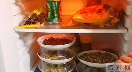 大油桶别扔了，剪一刀放在卫生间，全家人都要抢着用，太棒了！