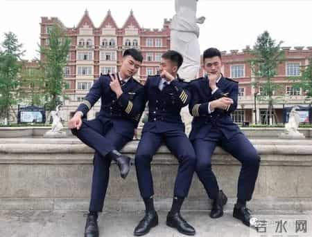 空少小哥哥，简直不要太帅了