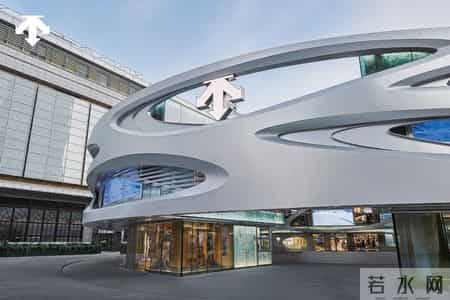 安踏95后“少帅”，开战lululemon