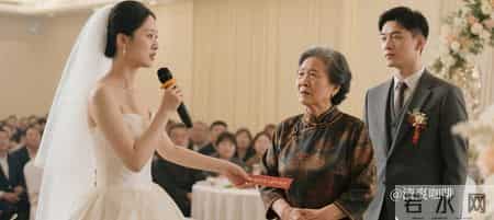 婚礼上，婆婆要求我婚后每月交1.8万家用，全场安静，我接过话筒