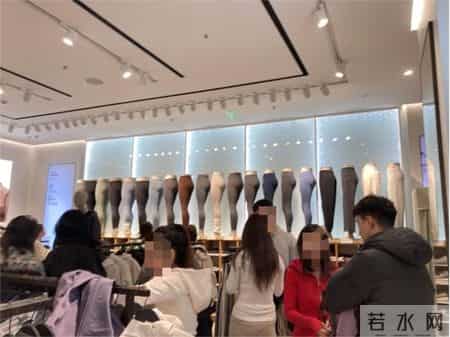 “一蹲就透”？Lululemon再现产品争议 此前瑜伽裤因存走光风险启动召回