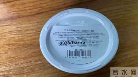 不建议你一过年就爱美甲的原因是:可能会影响补牙!