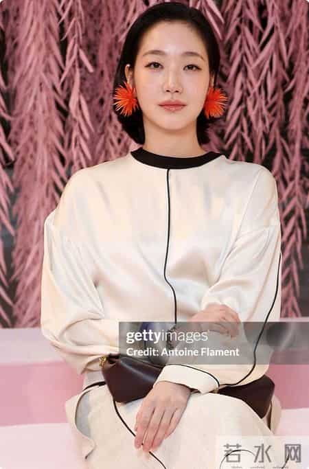 巴黎这一夜，周迅惊艳亮相，刘雯脸部瘦脱相，金高银松弛感拉满