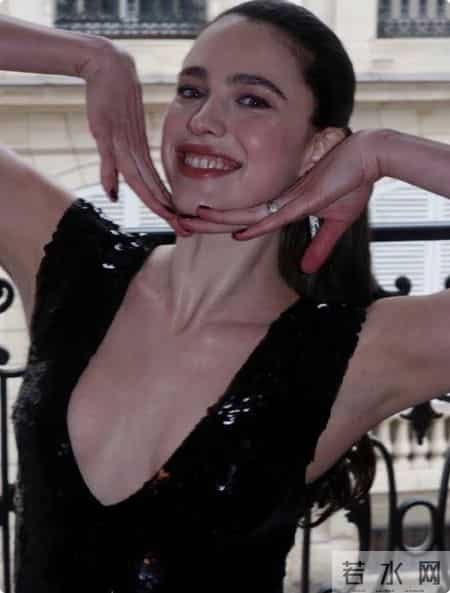 巴黎这一夜，周迅惊艳亮相，刘雯脸部瘦脱相，金高银松弛感拉满