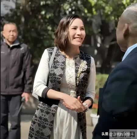 诗妮娜贵妃印度之行结束，4天换了5套造型，41岁生日复出试水成功