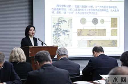 出差前，我在丈夫的枕头下撒了点荧光粉，3天后我提前回家，拿着紫光灯照向床铺，他瞬间跪下了