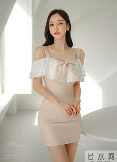 身裸杏色连衣裙｜把“甜欲氛围感”揉得刚好