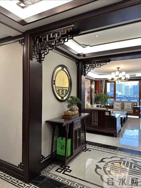 邻居说，你家一看就是有钱人的装修，可能是中式装修显贵吧