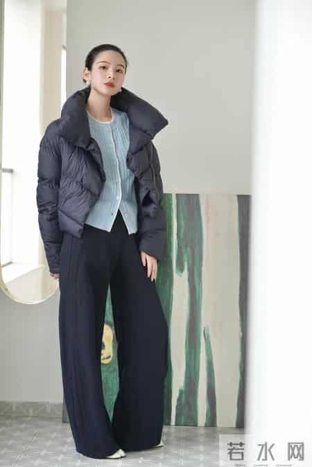 初春“裤子”这么穿会更好看！搭配这几件上衣就够，简约时髦