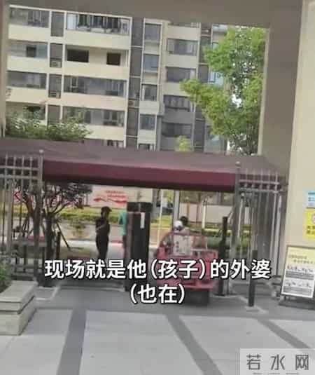武汉3岁男童小区内遭72岁送水老人三轮车撞倒身亡，街道：孩子自己摸的把手致车辆启动，判定妈妈为过失方