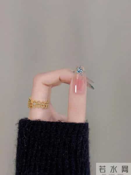 “优雅叠buff｜当法式邂逅亮片与猫眼”