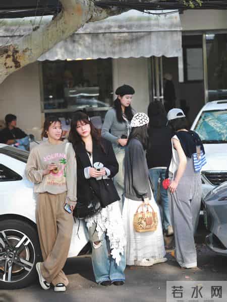 2026早春穿搭灵感，春天就是要叠穿呀～时尚是轮回