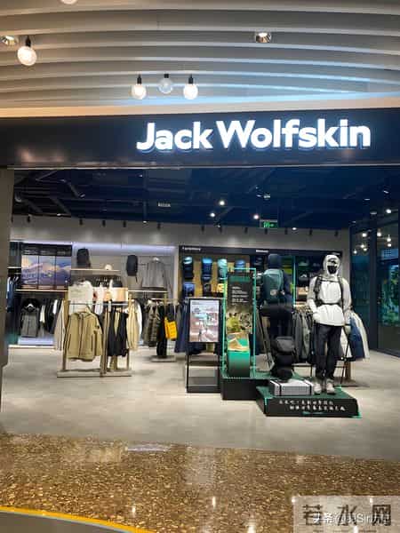 始祖鸟易主安踏，一件高端冲锋衣背后的资本博弈