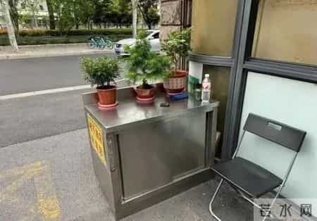 上海一保安，因“捡业主淘汰的花”而火了，那叫一个壮观，晒晒