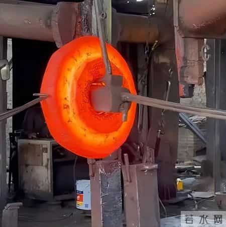 德日急眼了：垄断半个世纪的市场，没想到被山西4万铁匠给干翻了