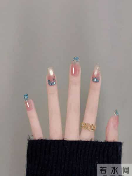 “优雅叠buff｜当法式邂逅亮片与猫眼”