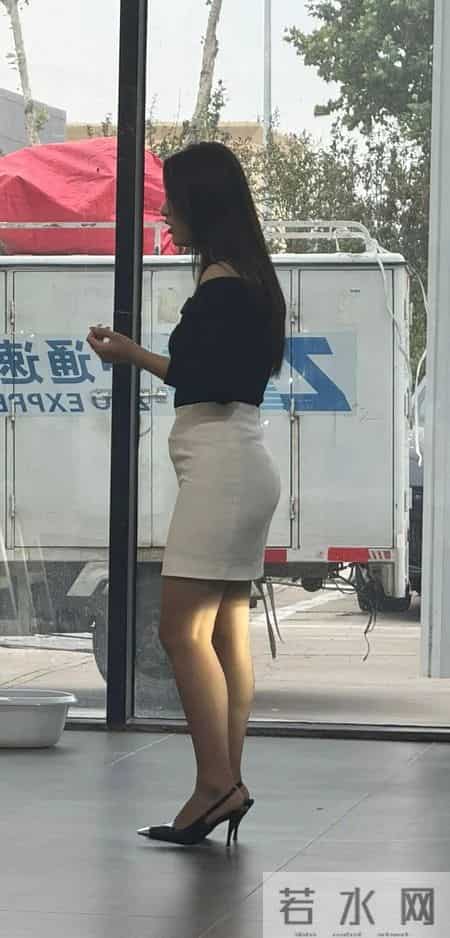 黑白配永远的神!这样穿通勤,同事都问我是不是偷偷去进修了时尚课程