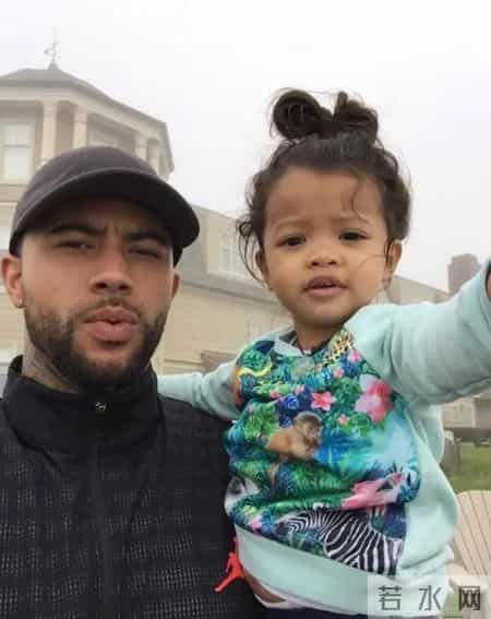 北京富家女李凡尼:和美国黑人生下俩娃,出轨毒贩,谋杀前男友!