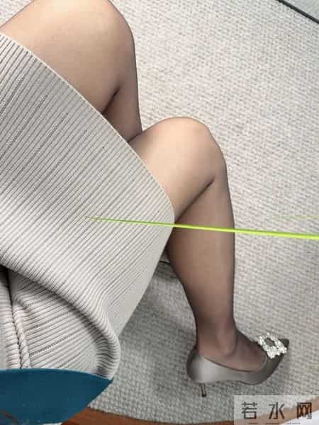 职场穿搭｜墨绿丝绒的高级感通勤