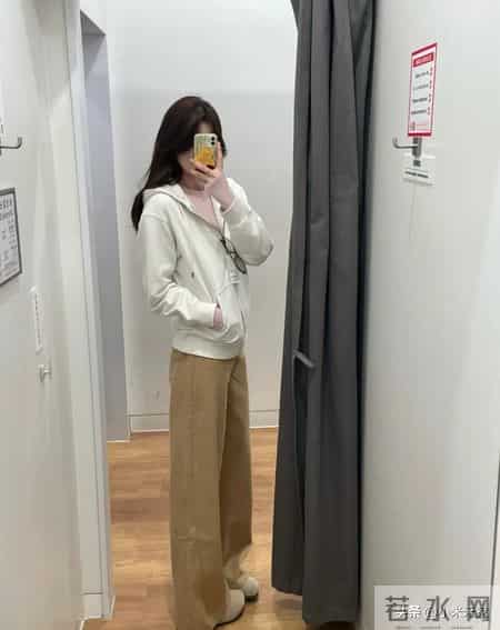 被问爆链接!优衣库这件白色拉链卫衣,春天穿太chill了
