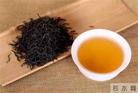 红茶被点名！消化科医生：肠胃不好还常喝，小心带来这5个影响